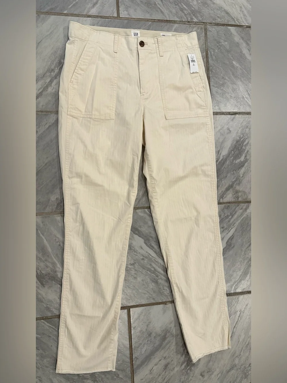 NWT Gap Womens Cream Straight Khaki Pants Size 8 Tall (33Wx31L)